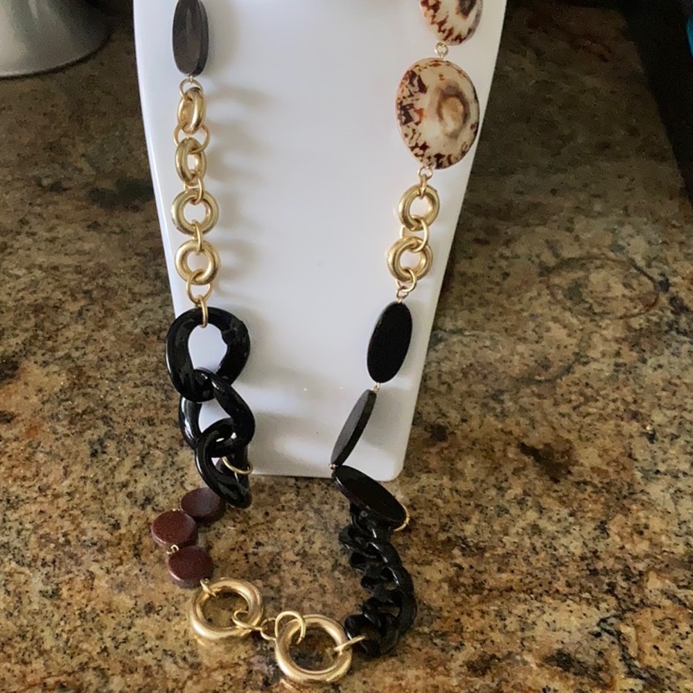 EUC Sea Shell Fashion Jewelry Necklace